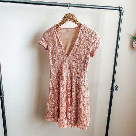 Gianni Bini Dresses & Skirts - Pink lace dress size medium